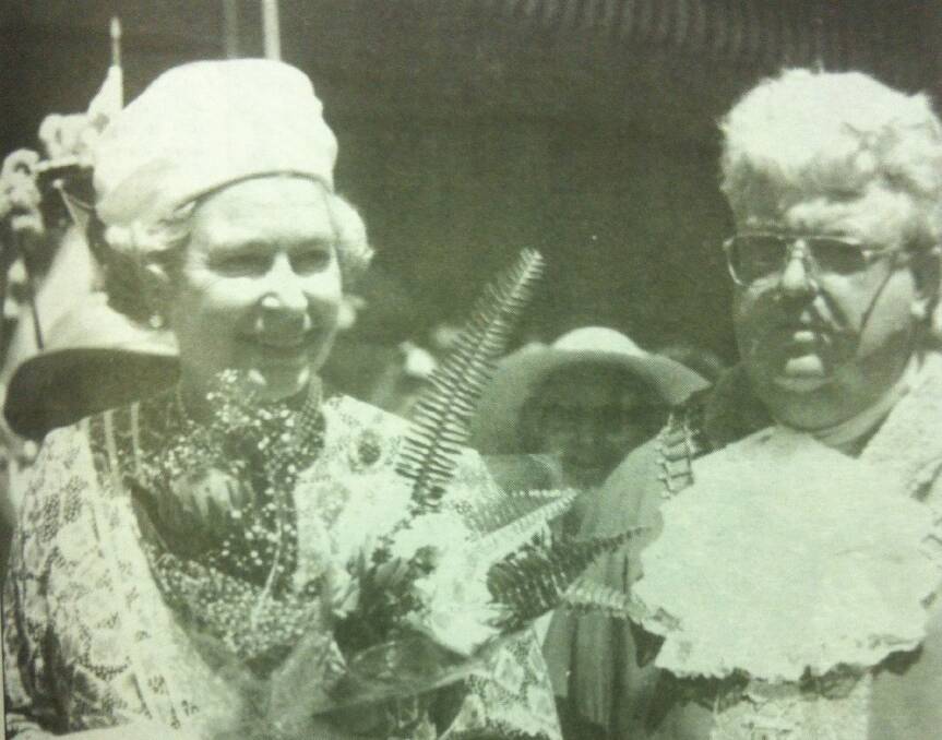 Royal visit: Queen Elizabeth with Dubbo mayor Tony McGrane. Photo: FILE