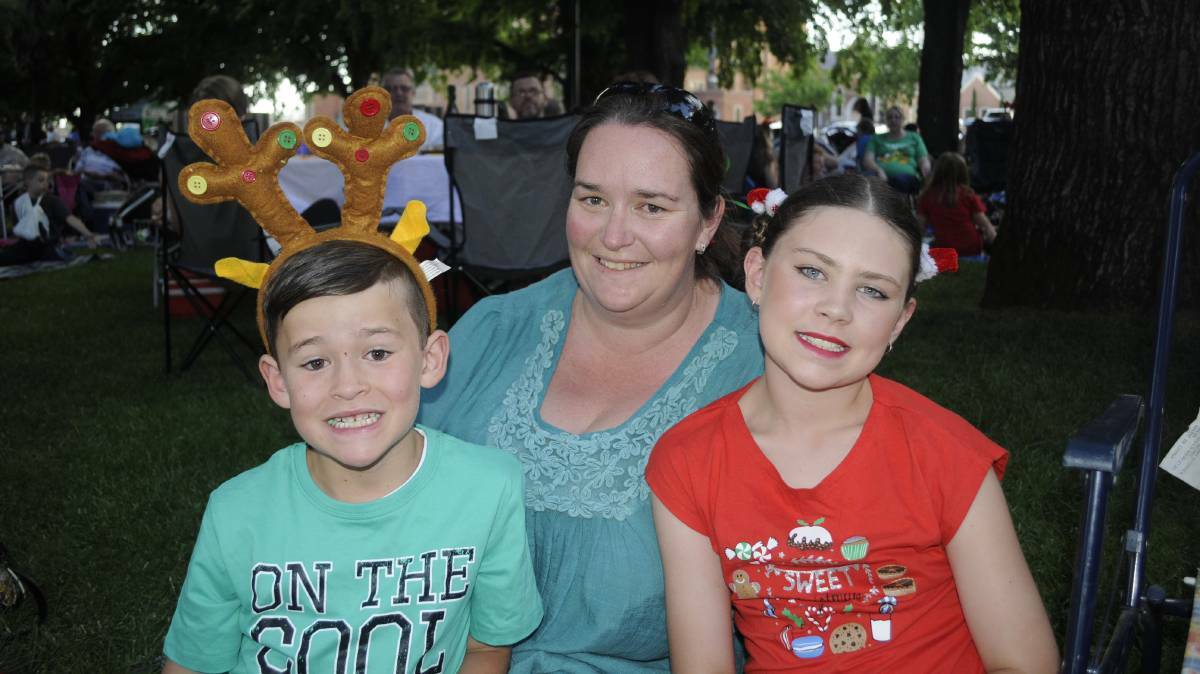 Jack, Mel and Philippa Murray in Bathurst. Photo: CHRIS SEABROOK 121116carols9 (Click on the image to see more photos from the carols). 