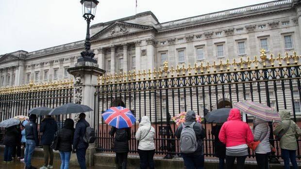 Staff are reportedly gathering at Buckingham Palace. Photo: Getty Images
