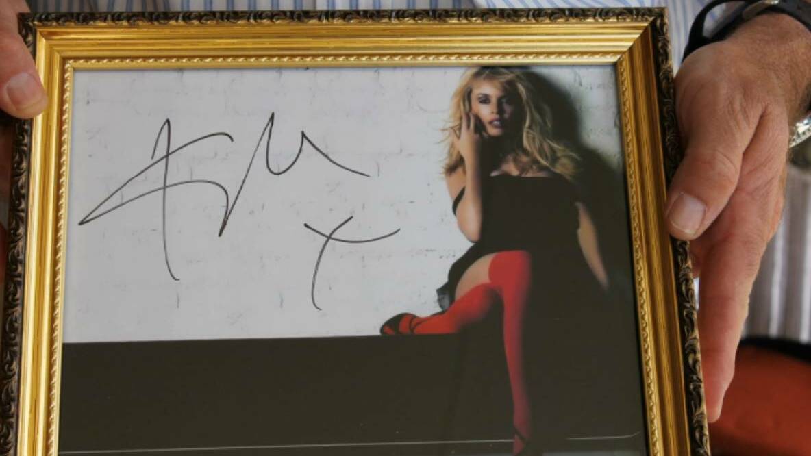 Autographed - Kylie Minogue Photo 