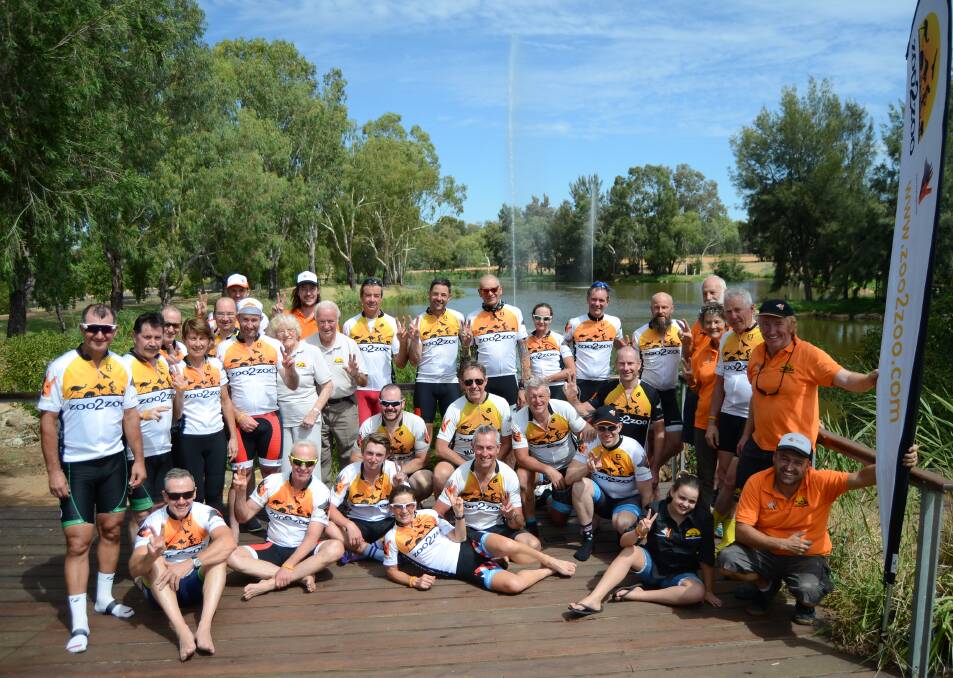 ZOO2ZOO: Thirty-four cyclists and their support crew rolled into Dubbo on Sunday afternoon. Photo: ELOUISE HAWKEY