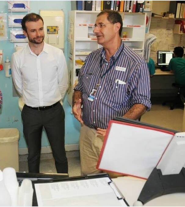KEYNOTE SPEAKER: Nephrologist Dr Colin McClintock (left) will be the guest speaker at the University of Sydney Western NSW Alumni Network annual cocktail reception on March 9 in Dubbo. Photo: File 