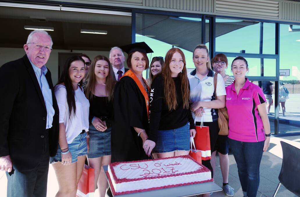 O WEEK: Head of Campus at Charles Sturt University (CSU) in Dubbo Cathy Maginnis cuts a 2017 Orientation Week cake with help from students and supporters, including Dubbo Regional Council administrator Michael Kneipp (left).