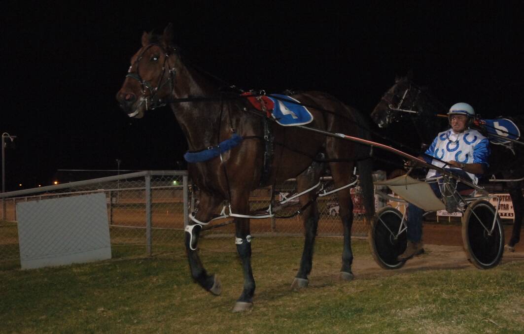 ON TRACK: During his time back home, Dean Pay drove a number of winners at Dubbo Paceway and around the region. Photo: BELINDA SOOLE