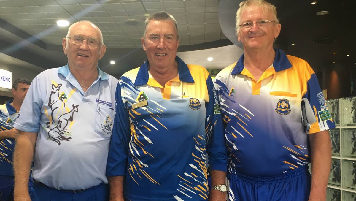 SPECIAL: Mel Giddings (centre), son of Harold, with West Dubbo men's president Brian Jones (left) and Dubbo City counterpart Ian Hobson on Sunday. Photo: CONTRIBUTED