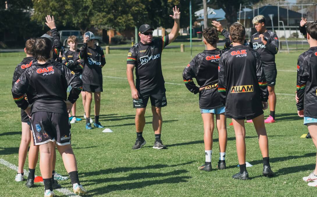Dave Elvy works with western juniors during one of the Panthers Cubs clinics this week. Picture by James Arrow
