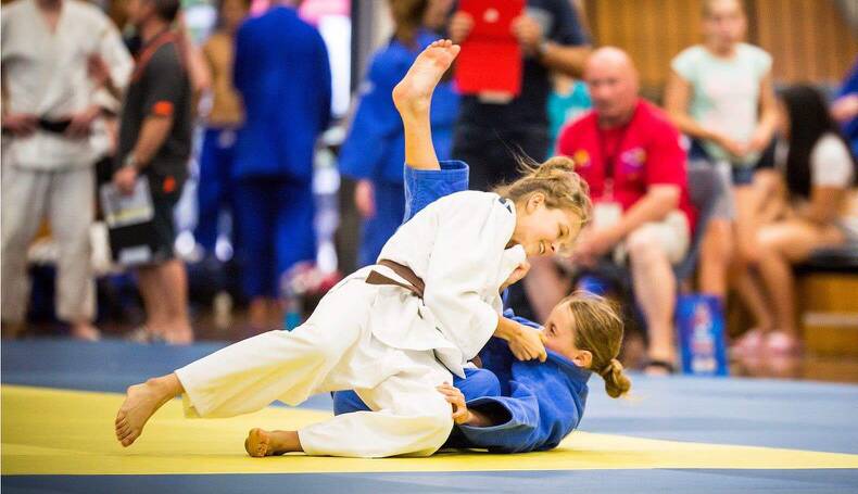 SHE'S GOT THE POWER: Dubbo's Alex Lindsay, pictured in action during the recent 2017 Queensland open, is one of the rising stars on the Australian judo circuit. Photo: IPPON PHOTO BY AIR VONGXAYASY
