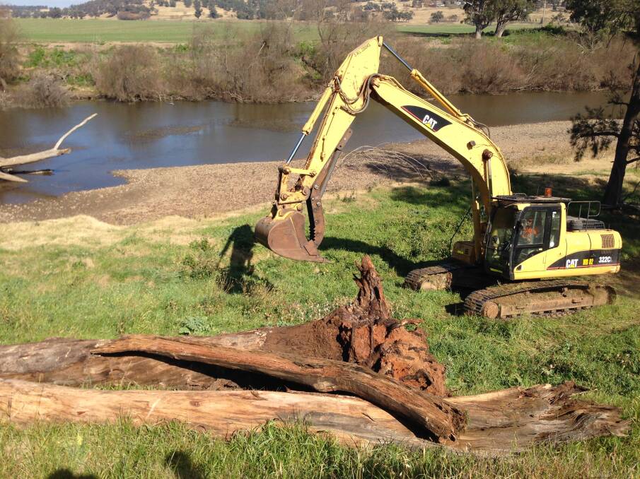 Dubbo’s Inland Waterways is set to continue re snagging works on the local river, being awarded more than $32,000. Photo: CONTRIBUTED