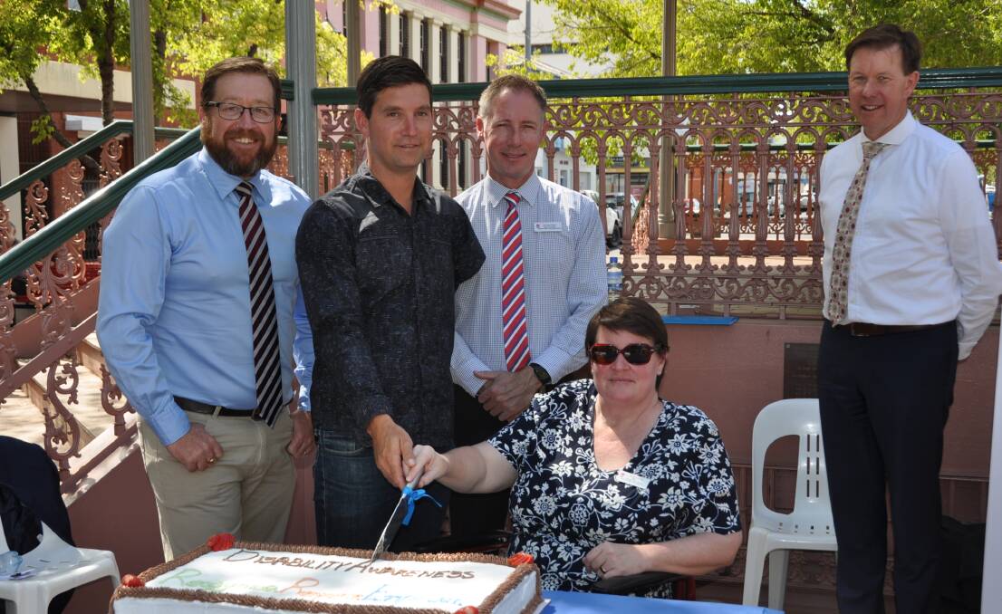 Troy Grant with Paralympian Ben Austin OAM, Western NSW LHD chief executive Scott McLachlan, Meg Jones and LHD executive director Richard Cheney.