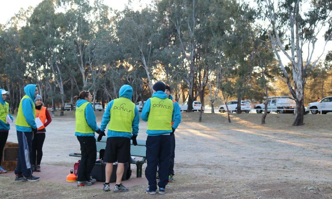 Frosty: Dedicated Dubbo parkrun volunteers rugged up against the cold early on Saturday morning, after the temperature dipped below minus 4 degrees. Photo: ROD CAMPBELL. 