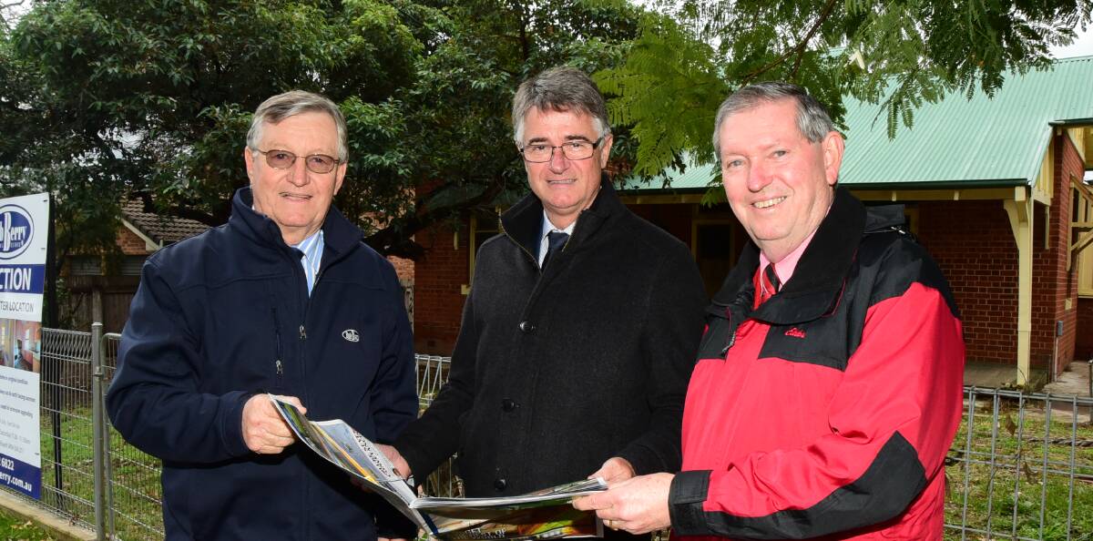 Market matters: Real Estate Institute (REI) of NSW Orana's Bob Berry and (right) Graeme Stapleton and the REINSW's John Cunningham. 