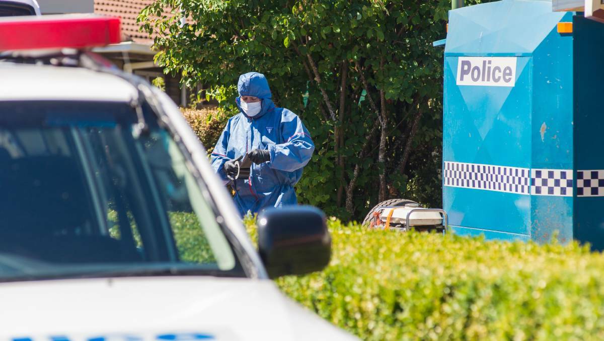 Police investigate a Parklands Parade residence at Newnham in relation to missing Mowbray man Bradley Breward. Picture: Phillip Biggs