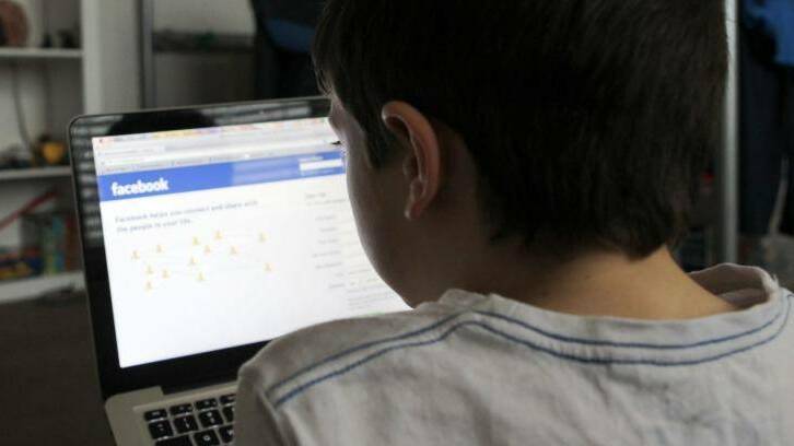 Two in five Australian parents said cyberbullying was one of their biggest concerns when sending their kids back to school. Photo: Rob Gunstone