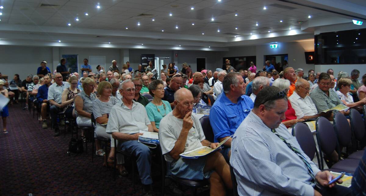 HIGH INTEREST: It was a packed house at the Narromine USMC on Thursday for the Inland Rail community information session. Organisers had to bring in extra chairs. Photo: JENNIFER HOAR