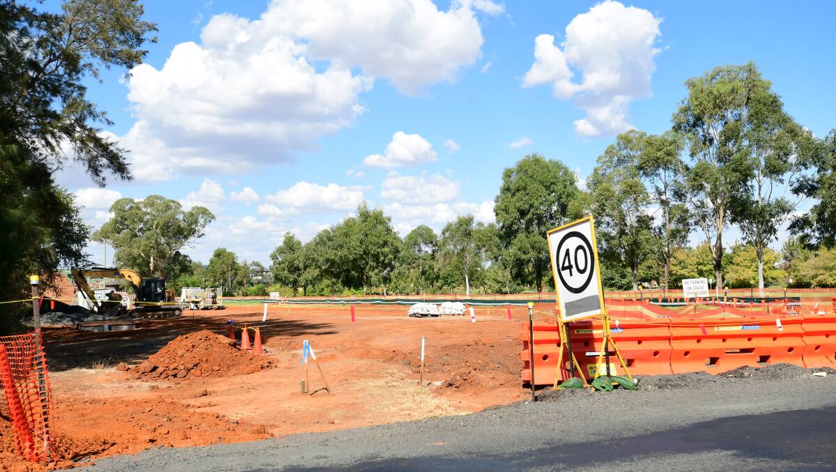 The suspension of work on the Boundary Road extension 'could not have been anticipated', Dubbo Regional Council says.