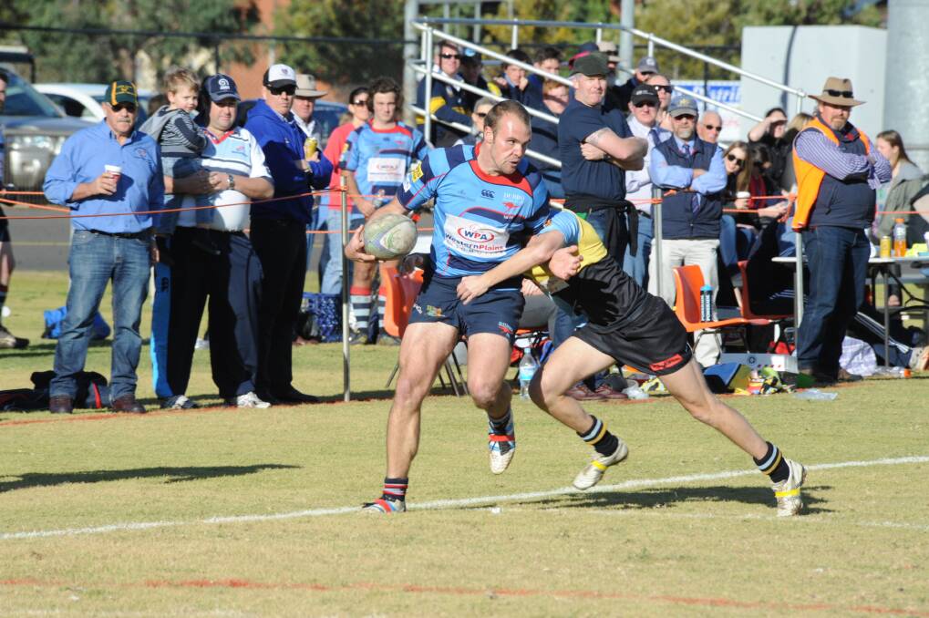 Dubbo s Vince Williamson in action last weekend. The Roos face a tricky trip to Forbes on Saturday.  
Photo: Louise Donges