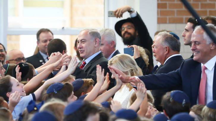 Israeli Prime Minister Benjamin Netanyahu and Malcolm Turnbull meet the crowds in Sydney. Photo: Renee Nowytarger/Pool