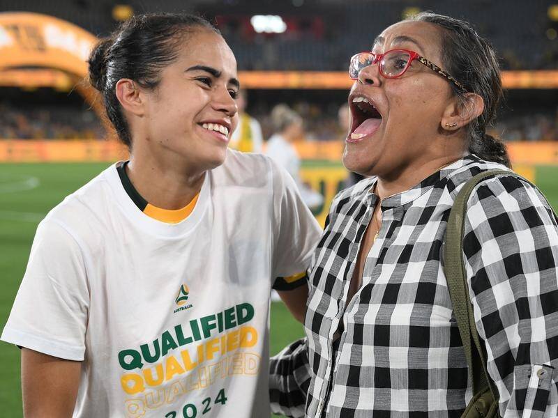 Mary Fowler's big night with the Matildas was topped by a meeting with Olympic great Cathy Freeman. (Joel Carrett/AAP PHOTOS)