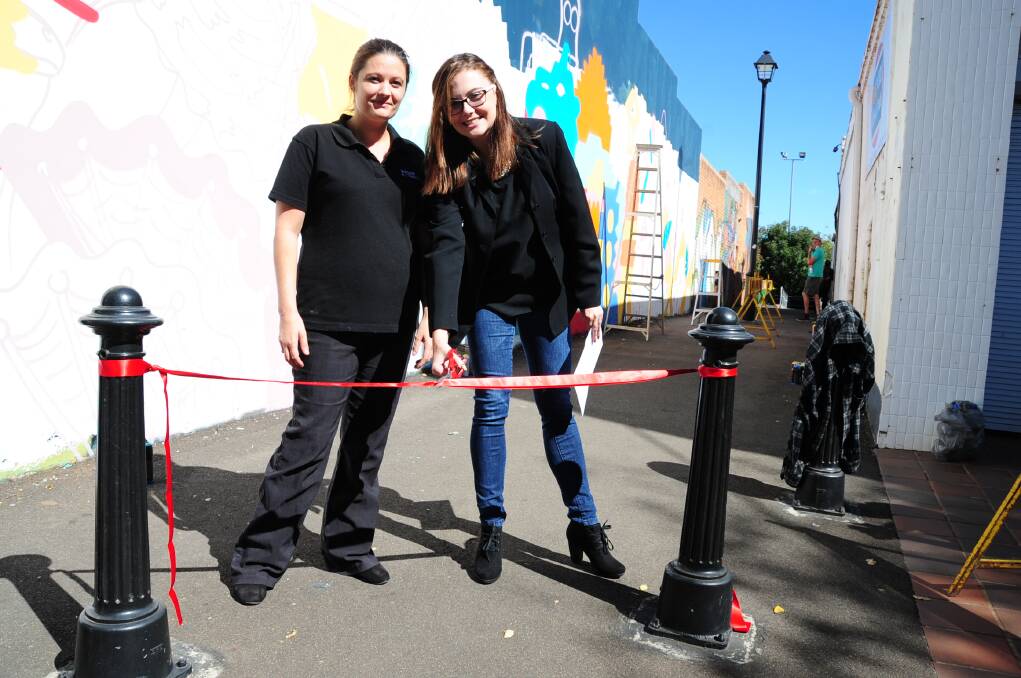 Mission Australia coordinator Anita Dolphin and Dubbo City Youth Council Chairperson Leticia Quince launch Youth Week 2015. Photo: CHERYL BURKE