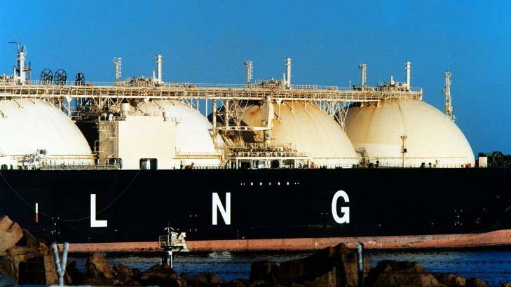 The seven-month oil rout threatens to erode the returns of local LNG producers, whose contracts with Asian buyers are linked to crude. Photo: Michele Mossop