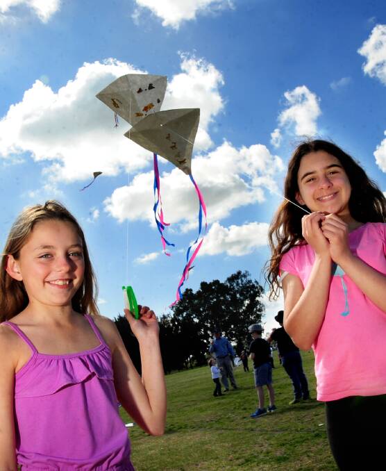 Abbie Herbert and Savannah Ovrahim with the kites they made.		      	      Photo: LOUISE DONGES.