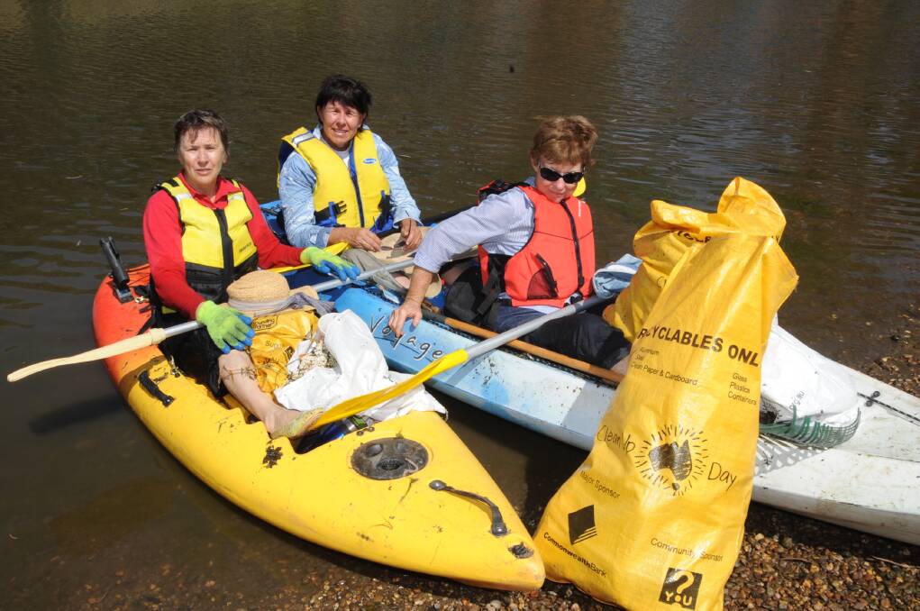 Dubbo Macquarie River Bush Care members Elizabeth Mansfield, Mary Kovac and Di Chase collect rubbish on Clean Up Australia Day.															  Photo: HANNAH SOOLE