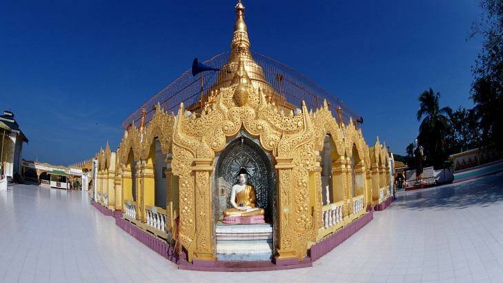 Temple, Kawthaung, Myanmar. Photo: Reinhard Dirscherl