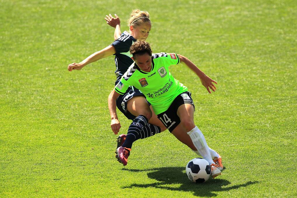 Dubbo's Ashleigh Sykes battles Melbourne Victory's Elli Reed for the ball during Saturday's W-League semi-final.             Photo: GETTY?IMAGES