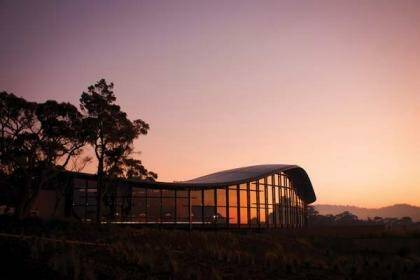 Saffire Freycinet offers sweeping views of Great Oyster Bay and the Hazards Mountains and features 20 suites, spa facilities and an on-site gym. There is also the hotels Palate restaurant and The Lounge bar.
