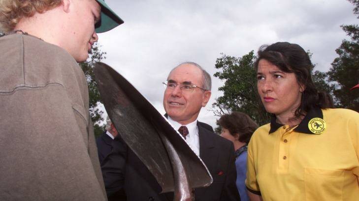 Ms Kelly with then prime minister John Howard on the campaign trail of the 1998 election. Photo: Mike Bowers