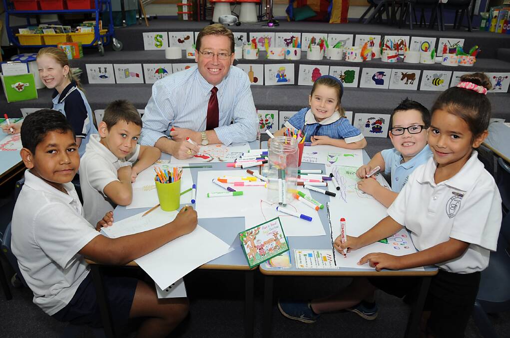 Patrick Shillingsworth, Ashlyn Jansen, Anthony Smith, Rory Cameron, Hunter Hill and Hannah Bruce design Christmas cards with Troy Grant. 
Photo: BELINDA SOOLE