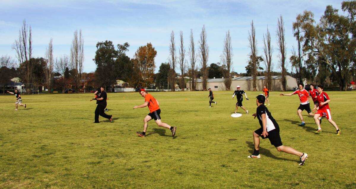 Seven Dubbo players have been named to play in the NSW Mixed Ultimate Frisbee Championships.