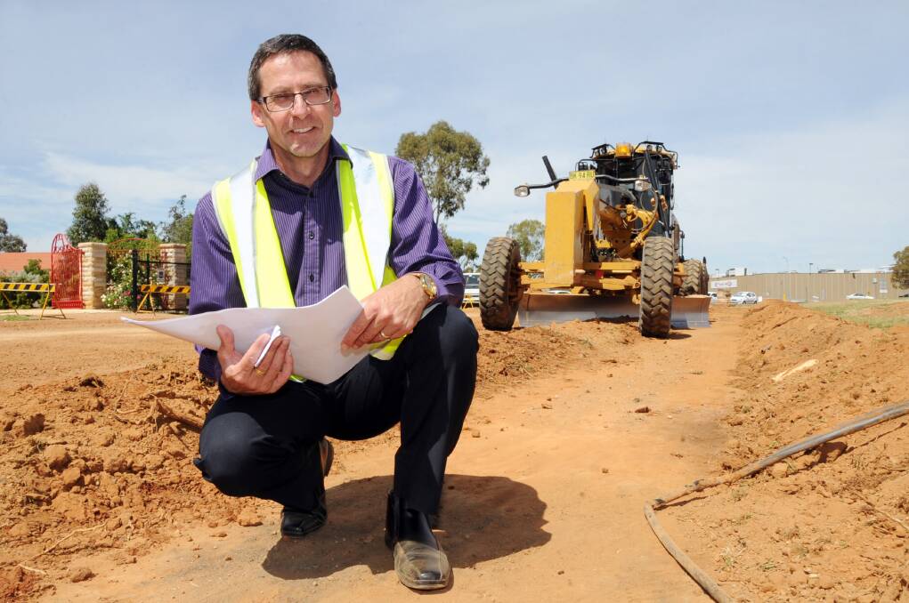 Dubbo City Council horticultural services manager Ian McAlister inspects the progress of road grading at the Dubbo Regional Botanic Garden at Elizabeth Park to improve stormwater drainage.  
Photo: BELINDA SOOLE