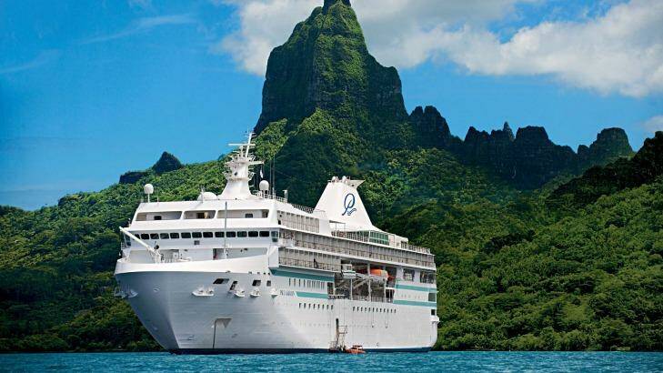 Paul Gauguin Cruises has announced a series of Wildlife Discovery lectures aboard its ship Paul Gauguin in 2017, during which guests have the opportunity to learn about marine wildlife and habitats . Photo: Tim McKenna