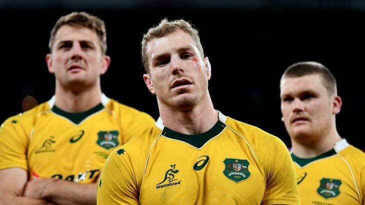 David Pocock of Australia (C) looks dejected after the final whistle during the Old Mutual Wealth Series match between England and Australia at Twickenham. Photo: Getty Images/Dan Mullan