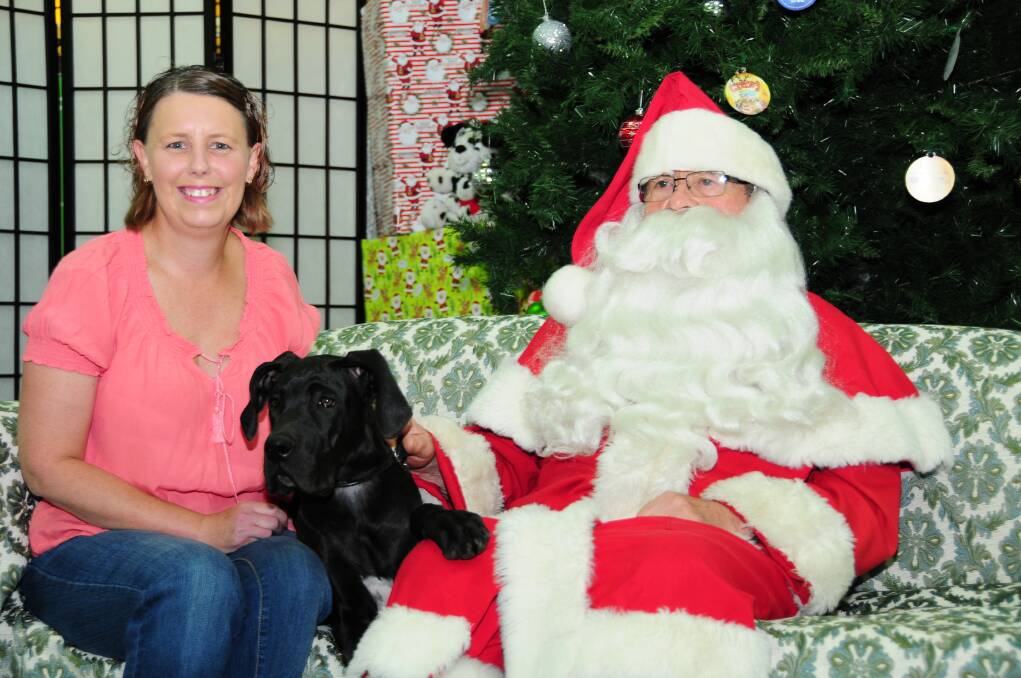 Natasha Cole getting a photo with her dog Lollipop and Santa. Photo: KATHRYN O'SULLIVAN.
