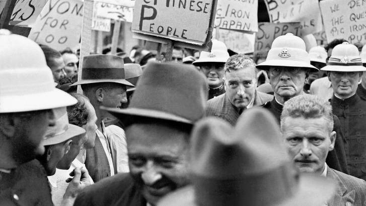 "Pig Iron Bob": Robert Menzies, centre right, at Wollongong in January 1939. Photo: Norman Brown