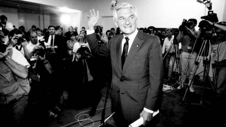 Former Australian prime minister Bob Hawke waves goodbye to the media at Parliament House, Canberra after being defeated in a challenge for the leadership from Paul Keating on December 19, 1991. 