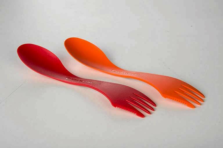 Spork?Fed: Goodbye?cumbersome?spoon,?fork?and?knife.?Hello?double?ended?spork???serrated?
fork?at?one?end,?spoon?at?the?other.?Perfect?for?the?backpack,?boat?or?briefcase.?$3.15.?
paddypallin.com.au Photo: Wolter Peeters
