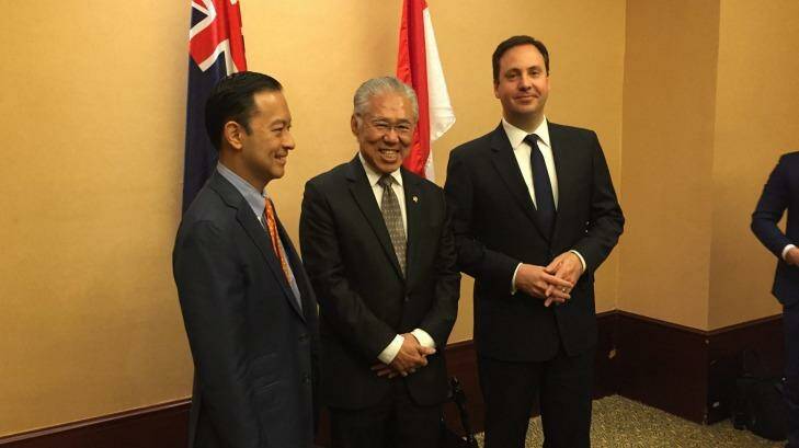 Trade Minister Steve Ciobo (right) meets with former former Indonesian trade minister Thomas Lembong (left) and new Indonesian Trade Minister Enggartiasto Lukita. Photo: Jewel Topsfield