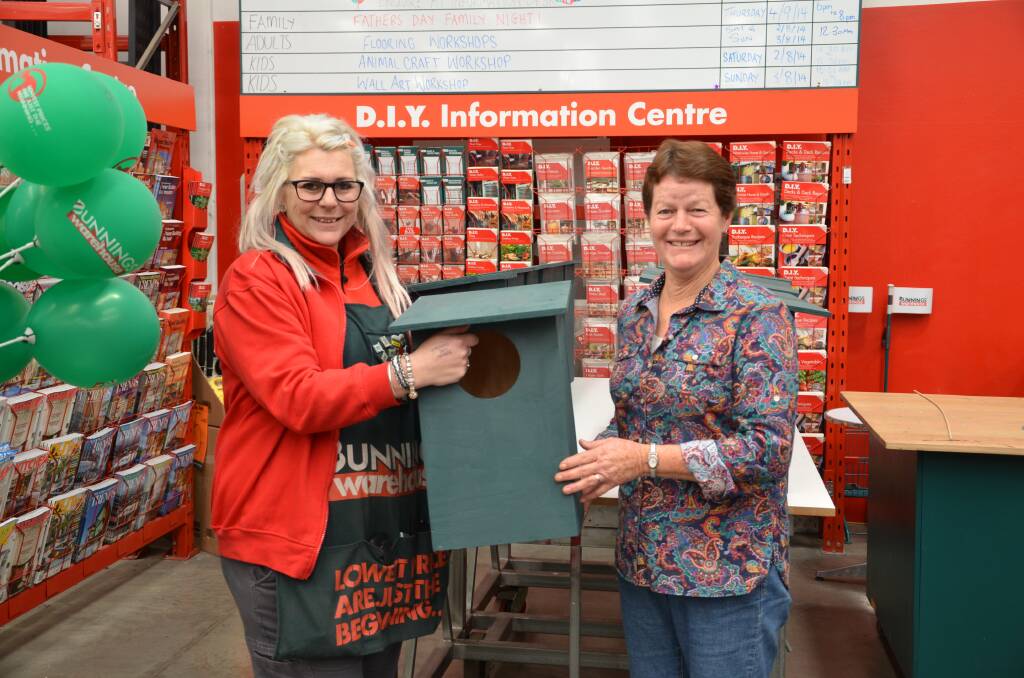 Bunnings paint and homewares expert, Jacey Kitcher and Dubbo WIRES member, Mandy Bye. 
 
			        PHOTO: TAYLOR JURD