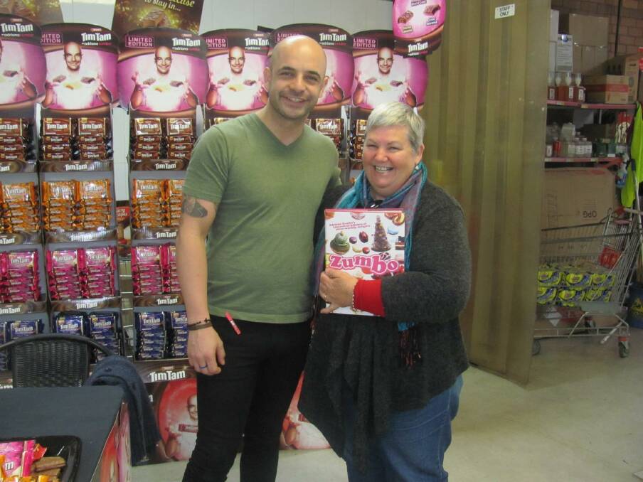 ABOVE: Dubbo s Judy Armstrong met her idol Adriano Zumbo in Coonamble at the weekend. 
Photos: CONTRIBUTED
