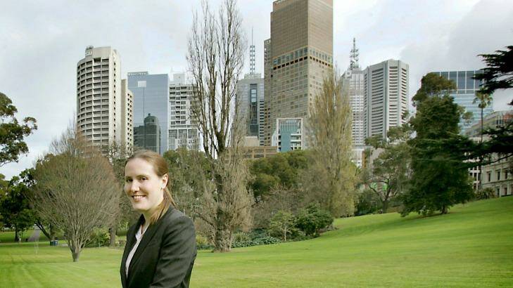 Kelly O,Dwyer, senior advisor to Peter Costello walks near her Melbourne office in 2006. Photo: John Woudstra