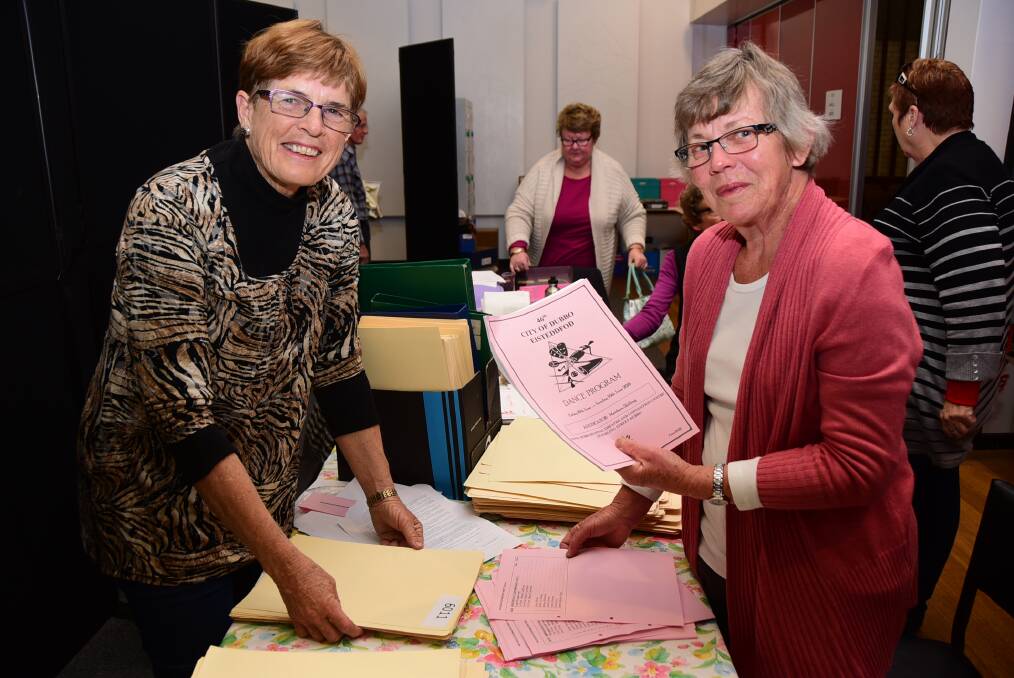 Volunteers Annette Storer and Di Medley prepare for the launch of the City of Dubbo Eisteddfod. 			   Photo: BELINDA SOOLE