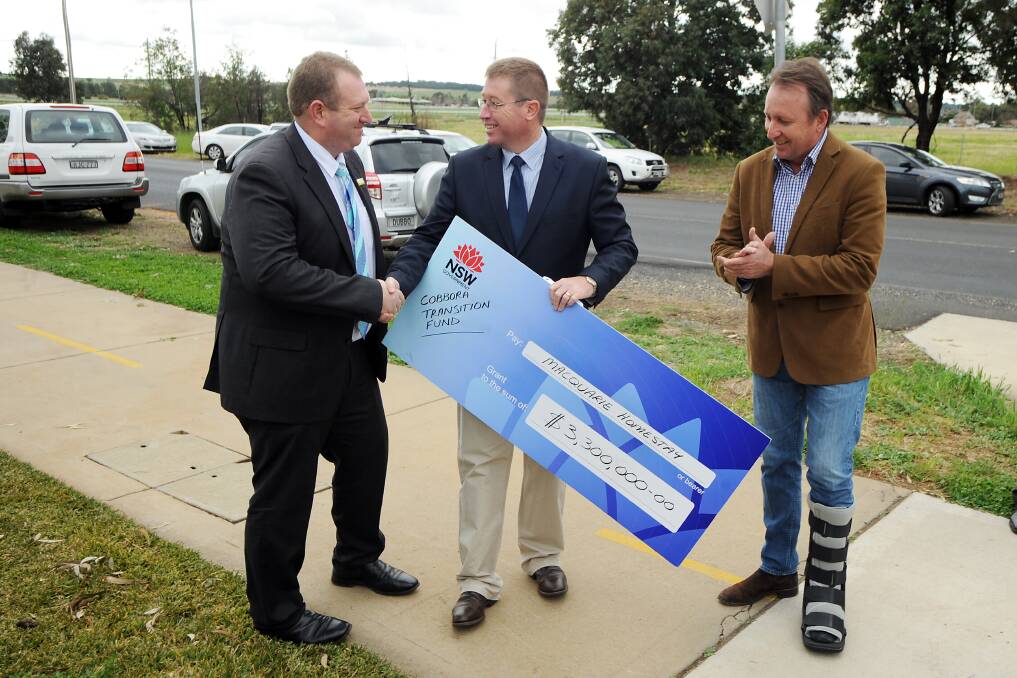 Macquarie Homestay volunteer chairman Rod Crowfoot is presented his cheque by Dubbo MP Troy Grant and Barwon MP Kevin Humphries.						  Photo: BELINDA SOOLE