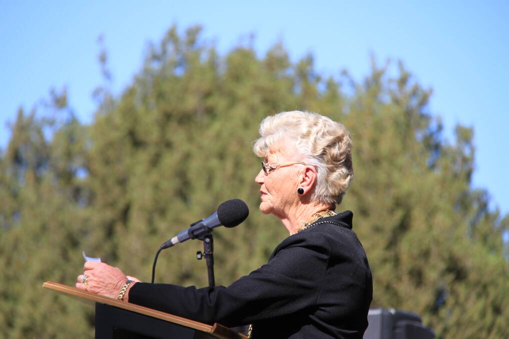 Wellington mayor Anne Jones speaking at Monday s Anzac Day event.