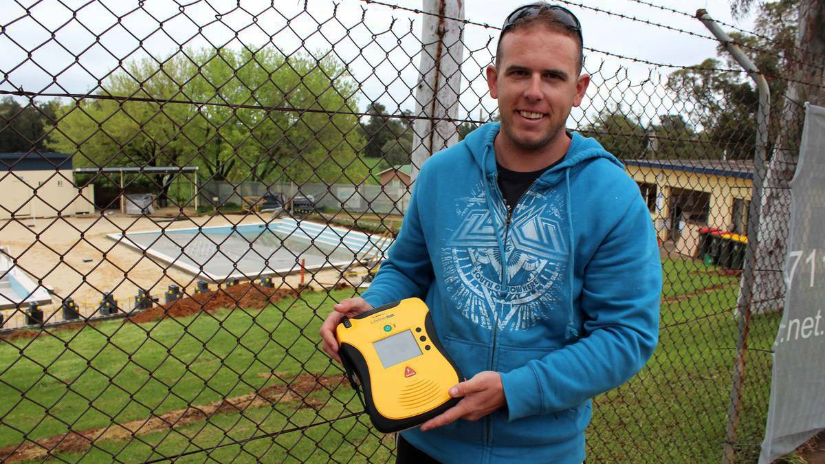 CANOWINDRA: Pool Manager Jarrod Strange with the life saving equipment the Canowindra Swimming Pool secured last year. There is a new campaign to purchase more equipment for the Canowindra Sports Oval.