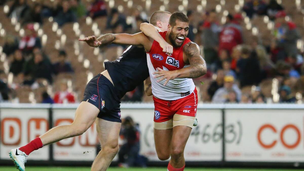 Lance Franklin of the Swans injures his knee in a marking contest. Picture: Getty Images.
