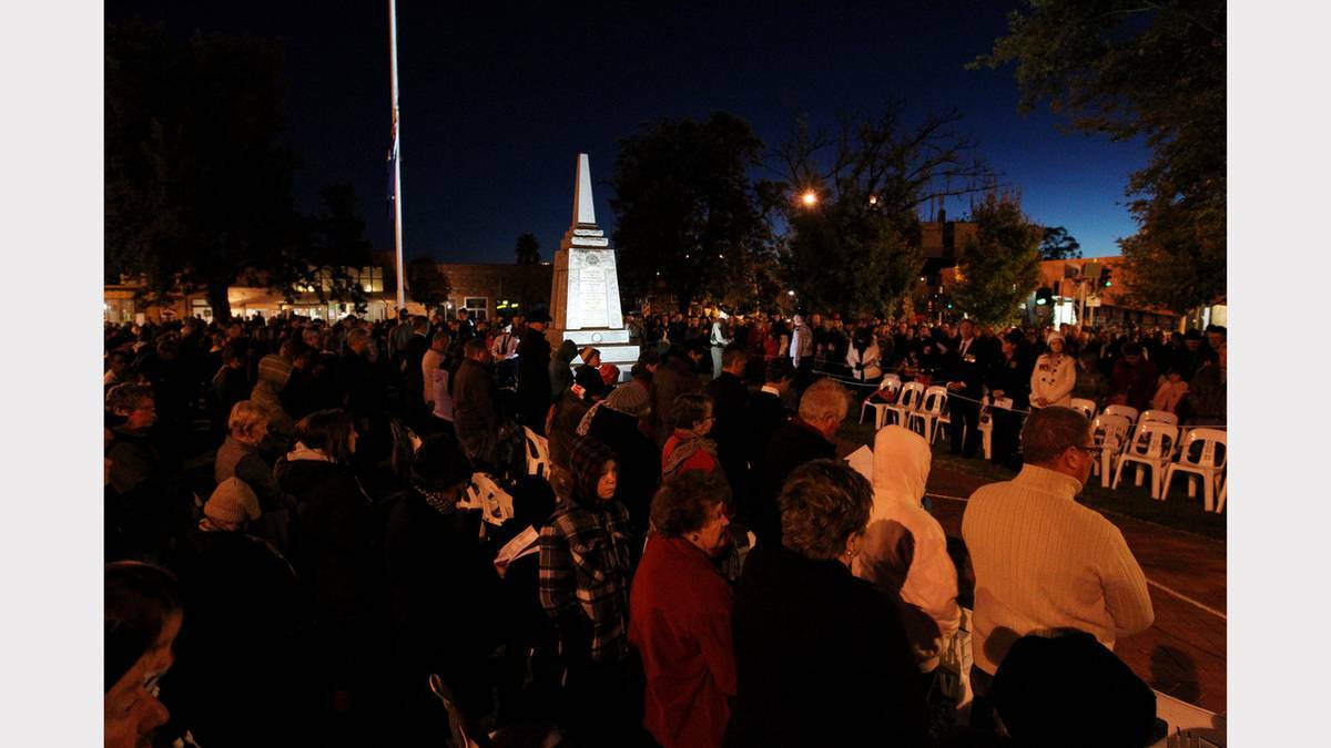 ALBURY: Thousands turn out to the Border Dawn Service. Photos: David Thorpe and John Russell. 