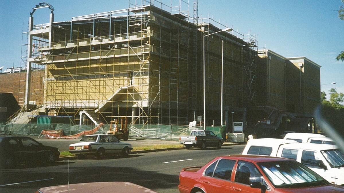 Construction of Reading Cinemas in Dubbo 1998. Photo: CONTRIBUTED